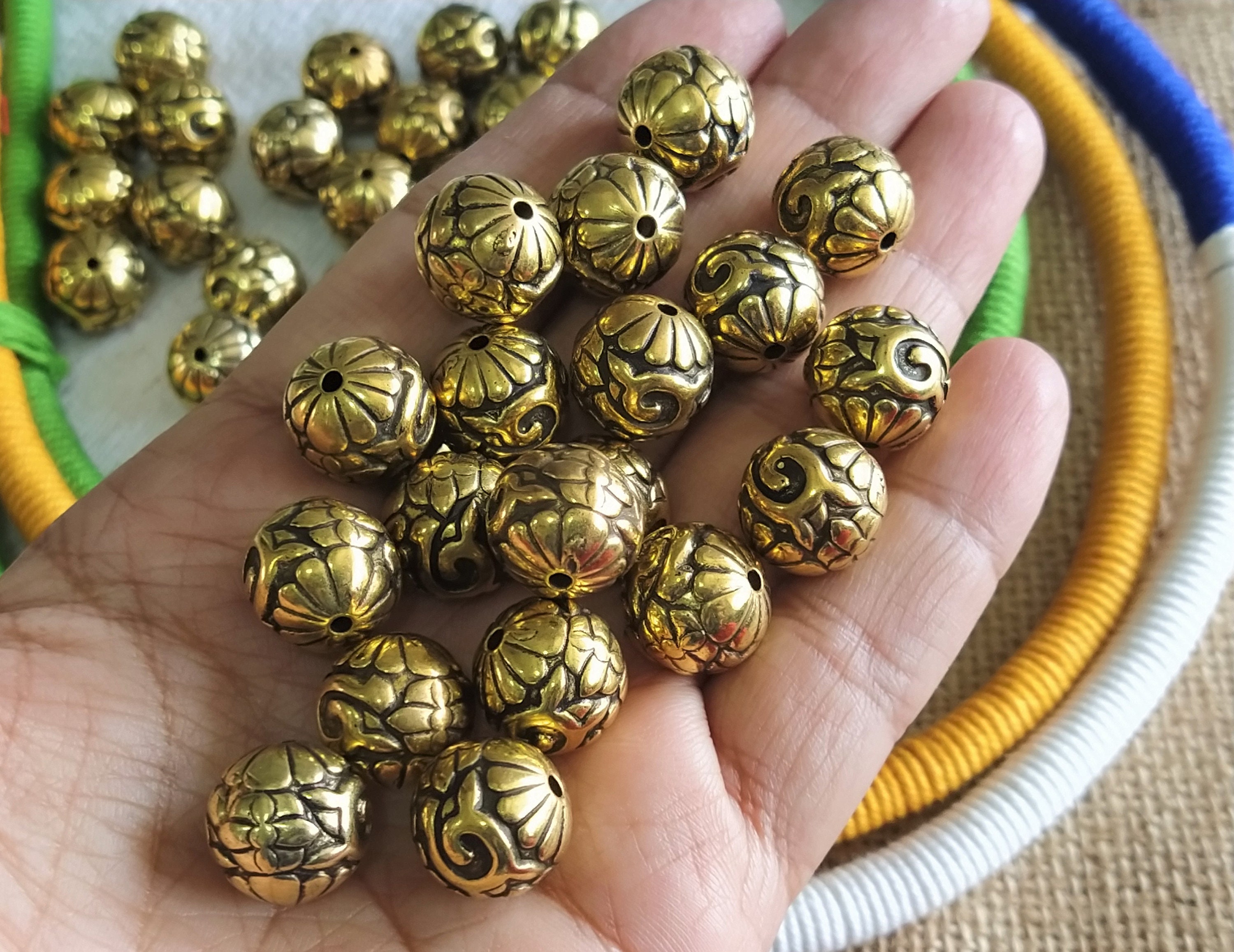 Gold 2024 mani design