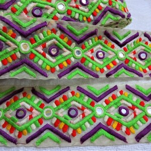 Indiase kant, decoratieve trim, Sari border, geometrisch geborduurd kant, etnische trim, Indiase textiel craft lint - 1 yard