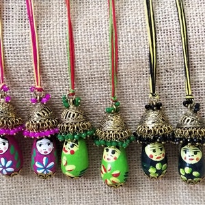 Quasten: Holz geschnitzt Puppen mit indischen Jhumka Quasten, ethnische Quasten, indische Quasten - 1 paar schwarz