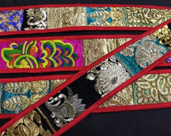 Parche indio bordado encaje, borde étnico, frontera Sari, encaje de tela de tuberías rojas, embellecimiento boho journal scrapbook, bricolaje, fabricación de costura- 1 yrd