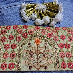 Garniture brodée indienne, garniture artisanale, ruban décoratif beige, garniture Zari florale, bordure Sari, mariage, mariée, lacets de couture de créateurs - 1 yard