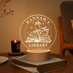 Personalisiertes Bibliotheksschild, Personalisiertes Buchdekor, Bücherlampe, Bücherregalschild, Bücherregaldekor mit Lampe, Geschenke für Buchliebhaber, Leser