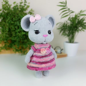 Muis haakpatroon met jurkje, muis amigurumi patroon, breipatroon, haak speelgoed patroon, knuffel, Engelse PDF afbeelding 3