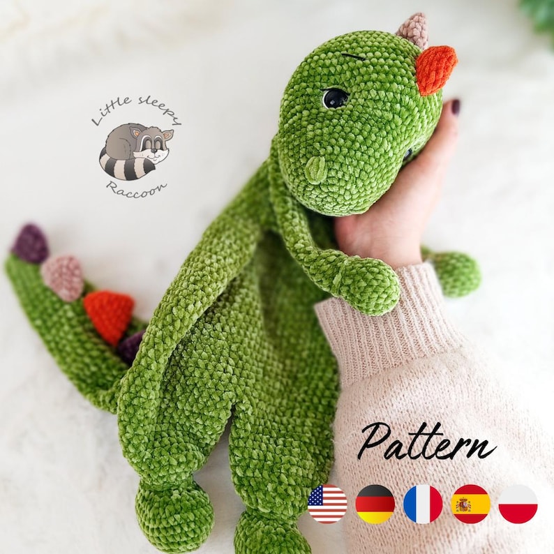 Wzór na szydełkową kołdrę z dinozaurem – Amigurumi Lovey Comforter w formacie PDF w 4 językach zdjęcie 1