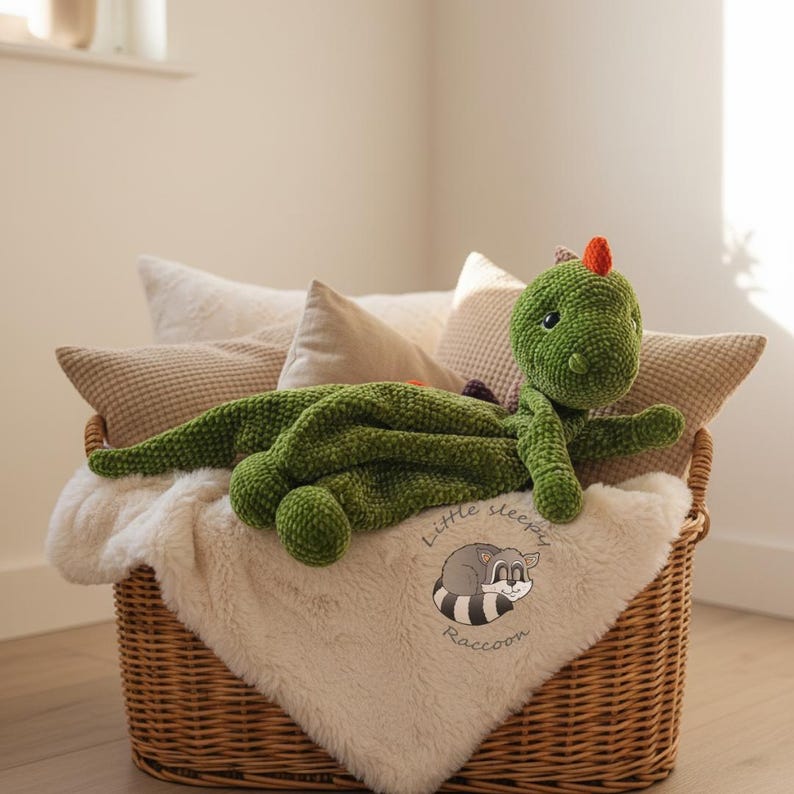 Wzór na szydełkową kołdrę z dinozaurem – Amigurumi Lovey Comforter w formacie PDF w 4 językach zdjęcie 11