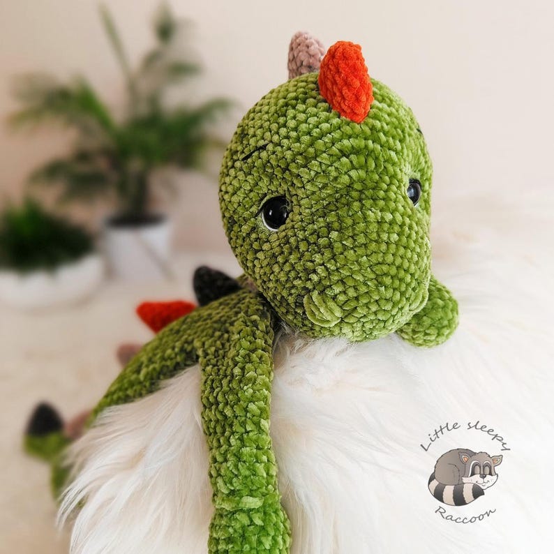 Wzór na szydełkową kołdrę z dinozaurem – Amigurumi Lovey Comforter w formacie PDF w 4 językach zdjęcie 4