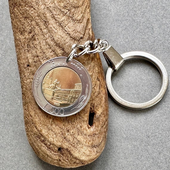 Italian 500 lire coin key ring, key chain, handmade using a genuine 500 lire coin from Iitaly