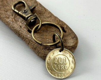 1985年イタリア200リラ硬貨キーホルダー - 40歳の誕生日