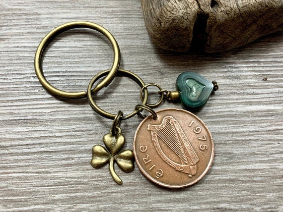 1975 Irish coin Green heart and shamrock keyring, keychain or clip, 49th birthday or anniversary gift, Ireland good luck, lucky charm