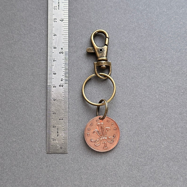 1981 British two pence coin 2p clip style keyring, 43rd anniversary, small present for a man or woman image 4