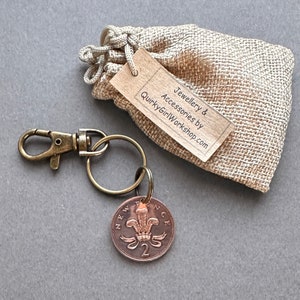 1981 British two pence coin 2p clip style keyring, 43rd anniversary, small present for a man or woman image 5