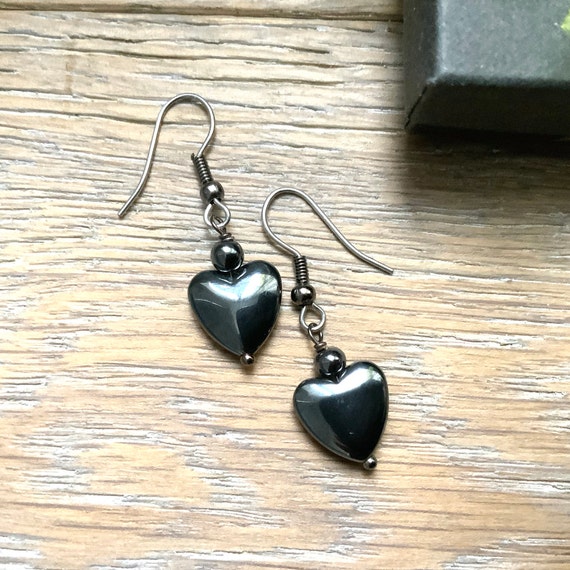 Heart Earrings, dark grey hematite hearts. Simple elegant, crystal healing, hematite jewellery, romantic gift for a woman, short earrings