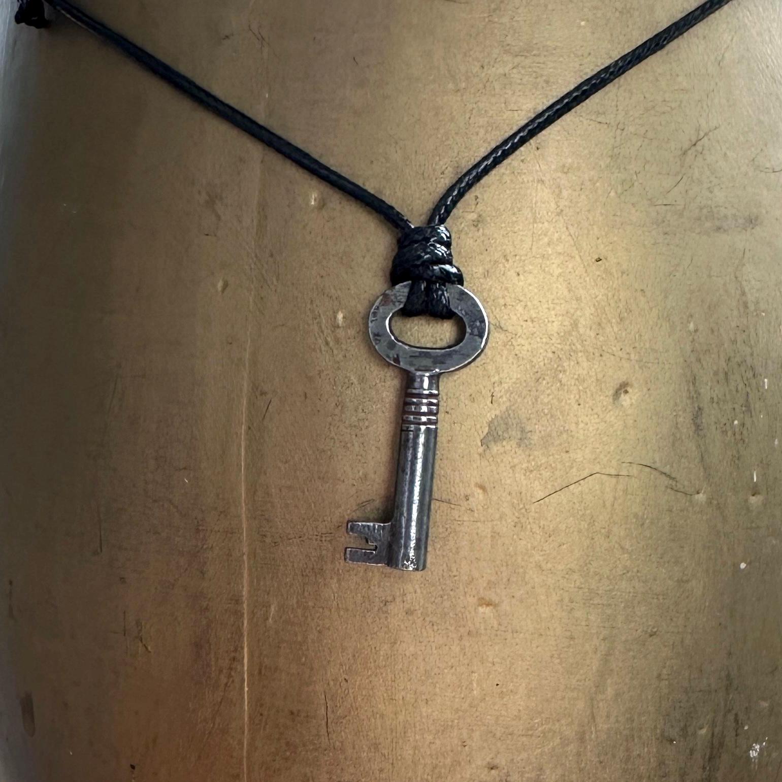 Vintage Skeleton Key Necklace, Simple Necklace on an Adjustable Black Cord - Etsy Vintage Skeleton Key Necklace, Simple Necklace on an Adjustable Black Cord - Etsy
