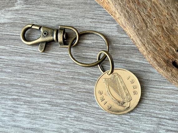 1986 Irish coin keyring clip, a perfect 38th anniversary or birthday, hunter horse 20p coin from Ireland,