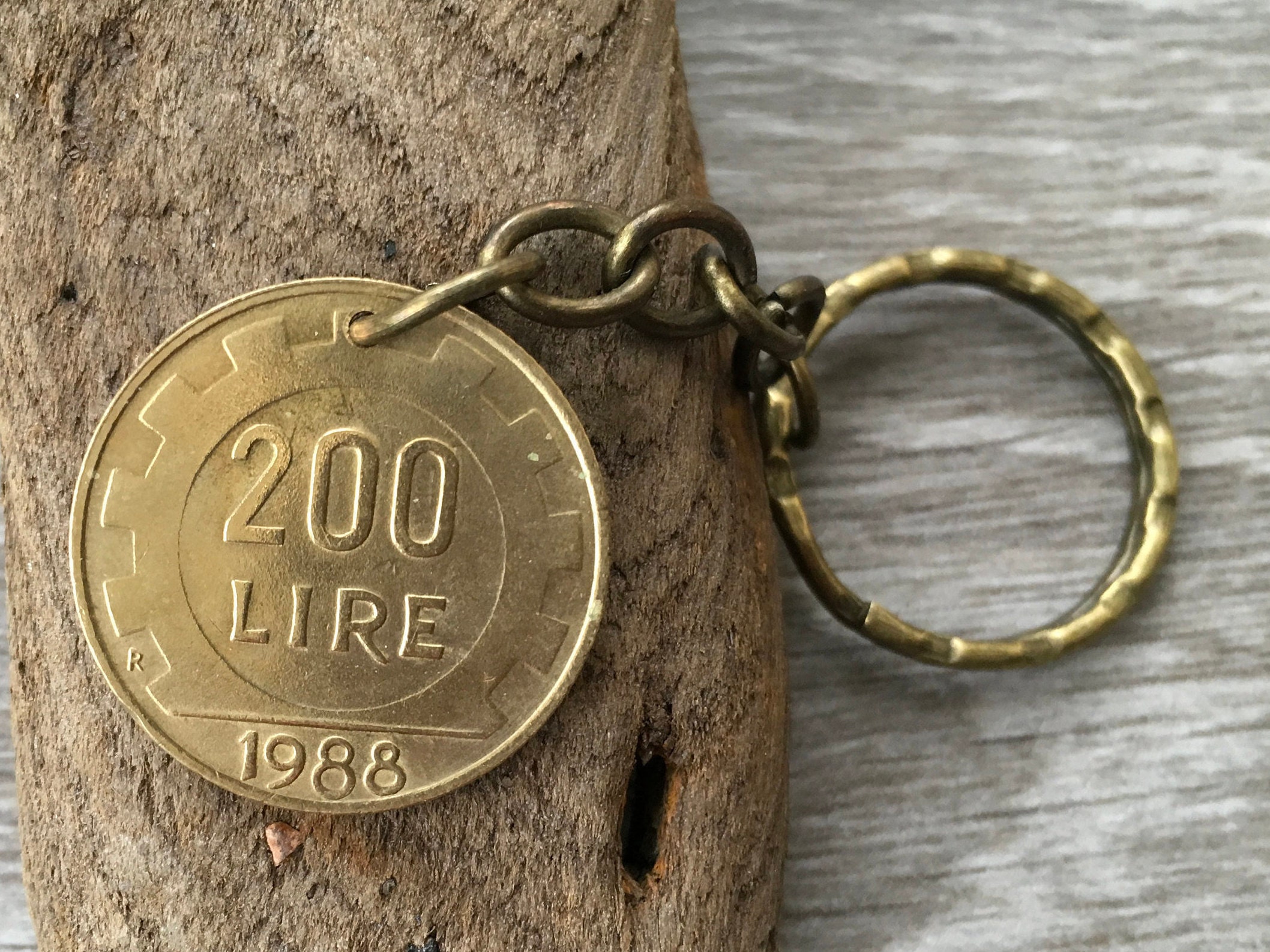 1988 Italian coin keyring, 30th birthday gift, Italy keychain, 200 Lire