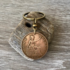 50th Brthday Penny Con Keyrng, Year 1975 One Pence Con Keepsake, Brtsh Con Keyrng, Add - Foto 2