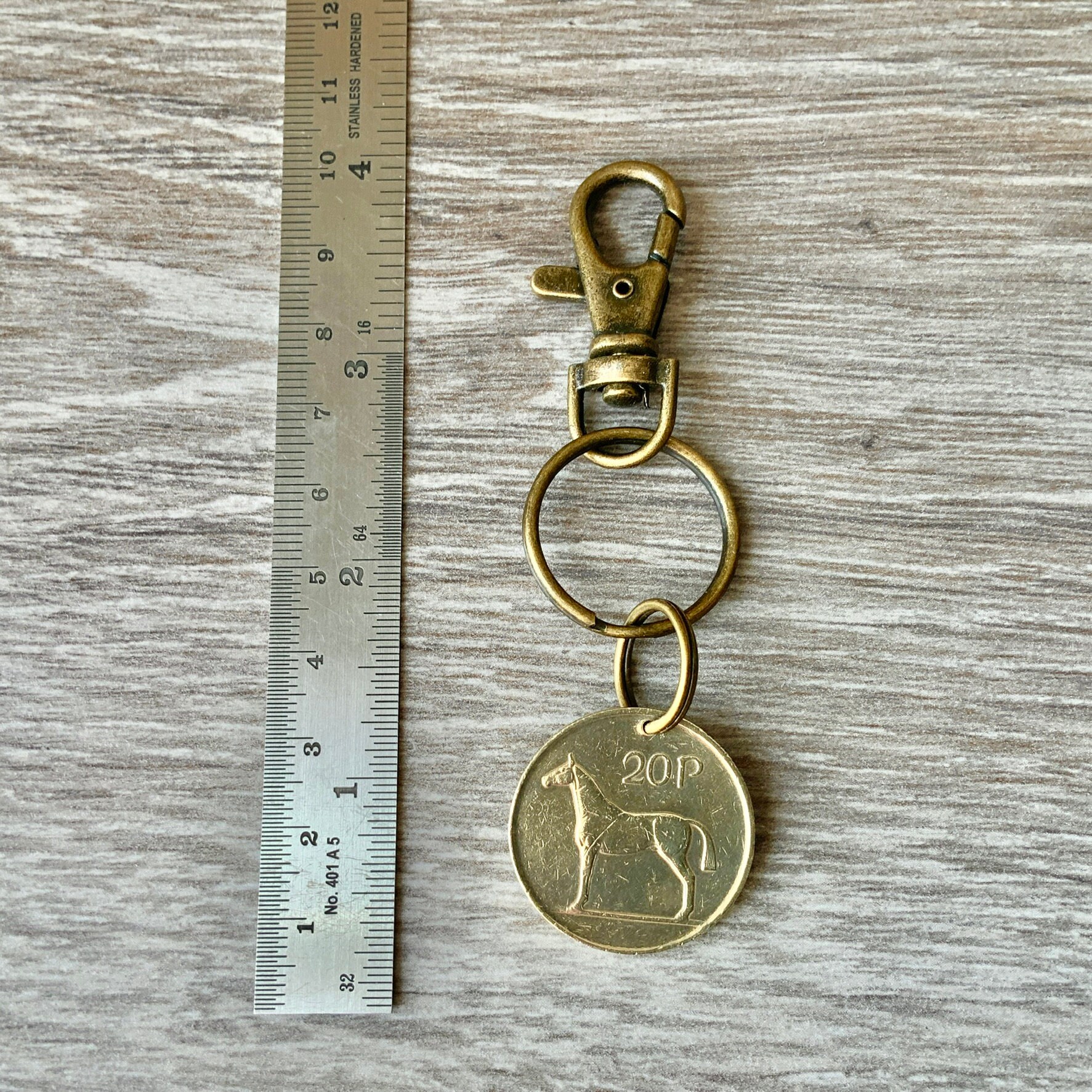 1995 Or 1996 Irish Hunter Horse Coin Keyring Clip Ireland 20p Coin 1995-or-1996-irish-hunter-horse-coin-keyring-clip-ireland-20p-coin
