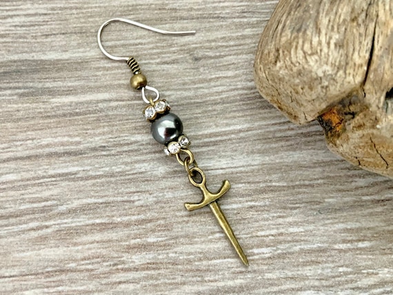 Dagger and black pearl earring, pirate sword jewellery, one earring or a pair of earrings, for a man or woman