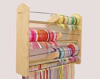Organizador de cintas GSS 2n1 de 18" con 5 niveles para pared. ¡Sostiene carretes y cintas sueltas! ¡Carretes fáciles de cargar individualmente! ¡Elegante e inspirador!