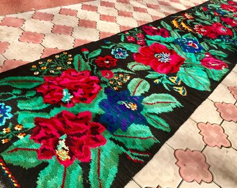 Moldovan Kilim, Floor Rugs. Bessarabian Kilim. Vintage Kilim. Vintage handwoven  rug. Organic sheep wool rug. Floral rug kilim with roses