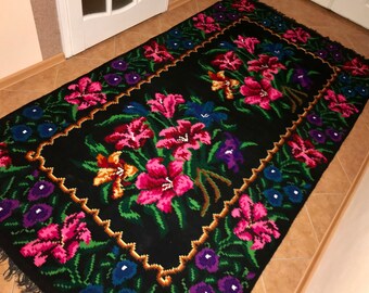 Vintage Floral Kilim Rug – Handwoven Wool Bessarabian Carpet