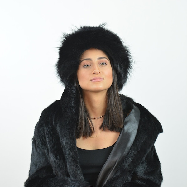 Chapeau en fourrure noire pour femme fabriqué avec de la vraie fourrure de renard. Chapeau russe entièrement fait à la main pour l'hiver, très chaud et élégant, un superbe cadeau pour elle