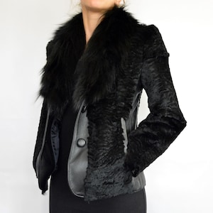 Veste pour femme en cuir véritable et fourrure de renard en noir. Veste courte en cuir faite à la main, idéale pour elle