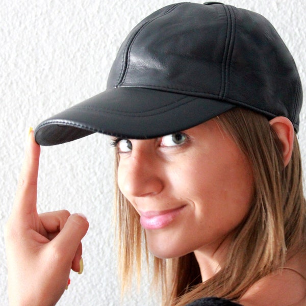 Casquette de baseball noire pour femme en cuir de mouton. Casquette de baseball entièrement faite à la main, un excellent cadeau pour elle