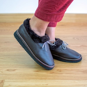 Womens slippers made with sheepskin leather and really soft fur inside. Really warm and totally handmade, a great gift for her