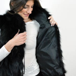 Schwarze Ärmellose Jacke für Frauen aus echtem Fuchsfell. Handgemachte stylische Echtfellweste, ein tolles Geschenk für sie Bild 5