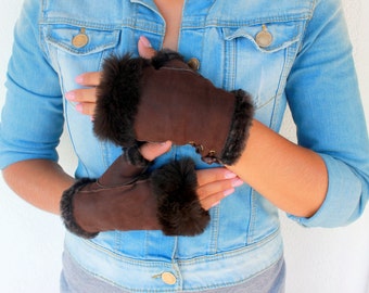 Leather Fingerless Gloves for women in brown made with sheepskin leather and fur. Handmade Shearling Fur Gloves, a great gift for her