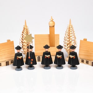 Weihnachtsschmuck Seiffener Dorf mit fünf Sänger, Kirche, geschnitzt vintage DDR
