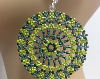 Perle de rocaille mandala vert - Boucles d'oreilles circulaires géométriques - Perles au point peyotl - Bijoux pendants