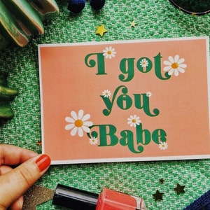 I Got You Babe Ansichtkaart, Sonny & Cher Lyric A6 Print, Geïllustreerde Muziek Art Quote, Lyrische Lockdown Kleurrijke Kaart, Fan Art Song Ansichtkaart