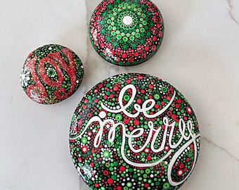 Geschilderde kerstrotsen, kerstrotsen, kerstschilderij, kerstmandala's, kerstdecor, tuinrotsen, plantenrotsen, sprookjestuin