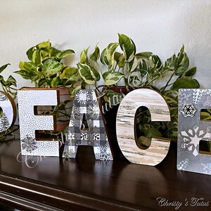 Vredesdecoupage, vredesdecor, vredesbrieven, kerstwoorden, kerstdecor, tafeldecor, vredestekendecor, sneeuwvlokken, winterdecor