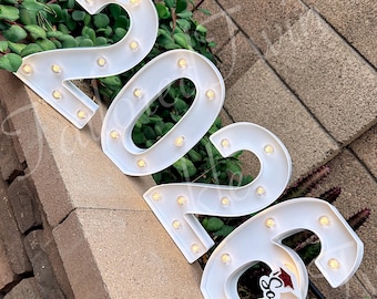 Números luminosos, letrero luminoso de números, decoración de mesa, año de graduación, letrero iluminado, luces personalizadas para fiestas, graduado de 2026, clase de 2026, fiesta de graduación