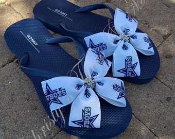 Dallas Cowboys Flip flops, Cowboys bow shoes, flip flops, custom shoes, Sandals with bows, Cowboys bows, bow Flip Flops, Football flip flops