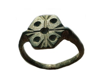 Ancient Greece Style Ring from the Kingdom of Macedonia - Black Rose in Oxidized and Antiqued Bronze - Size 11 US