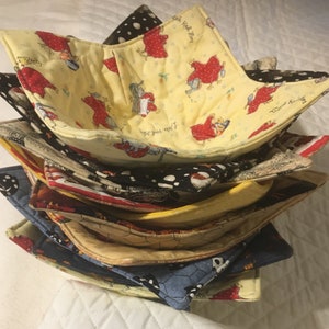 Quilted Microwave Bowl Cozy/ Holder, Chicken and Rooster Print Fabric.