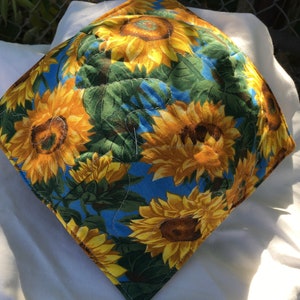 One - 10&quot; Microwave bowl cozy, Sunflower print fabric, Machine Quilted