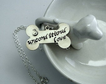 Hond liefhebbers "onvoorwaardelijke liefde" zilveren hand gestempeld hond bot ketting, hond bot hanger, redding