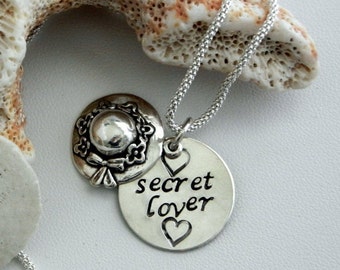 Verborgen bericht, geheime minnaar, hand gestempeld, houd het een geheim onder uw hoed exclusieve sterling zilveren charme ketting, in de uitverkoop, hart, valentijn