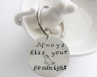 Hond liefhebbers "Altijd uw hond-goodnight kiss!" hand gestempeld aluminium, hond, sleutelhanger, sleutelhanger, rits Trek