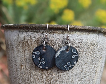 mini zwarte leren bloemenoorbellen/handgemaakte leren oorbellen/bloemenoorbellen/damesoorbellen/ronde oorbellen/meisjesoorbel/leren sieraden/E95