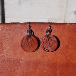 flower earrings/girls leather earrings/mini brown leather earrings/ earring/round brown earrings/small earrings/leather jewelry/E94