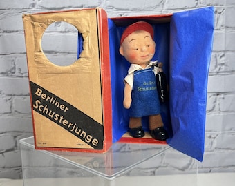 Deutsche Schuhmacher Flockpuppe BERLINER SCHUSTERJUNGE 1950er Jahre West Germany