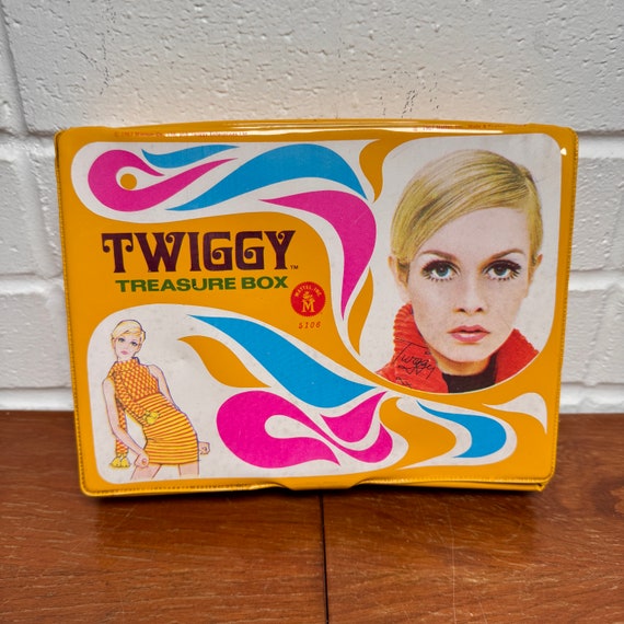Ancien étui à Poupée Twiggy Mattel 1967 – Vinyle Jaune, Vintage