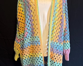 Cárdigan de ganchillo hecho a mano estilo abuela: ¡suave, acogedor y único!