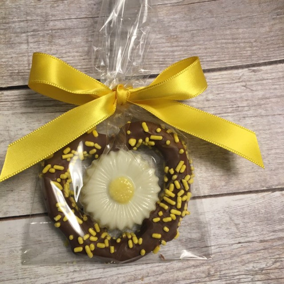 Daisy Chocolate Covered Pretzels Daisy Bridal Shower Favor Etsy